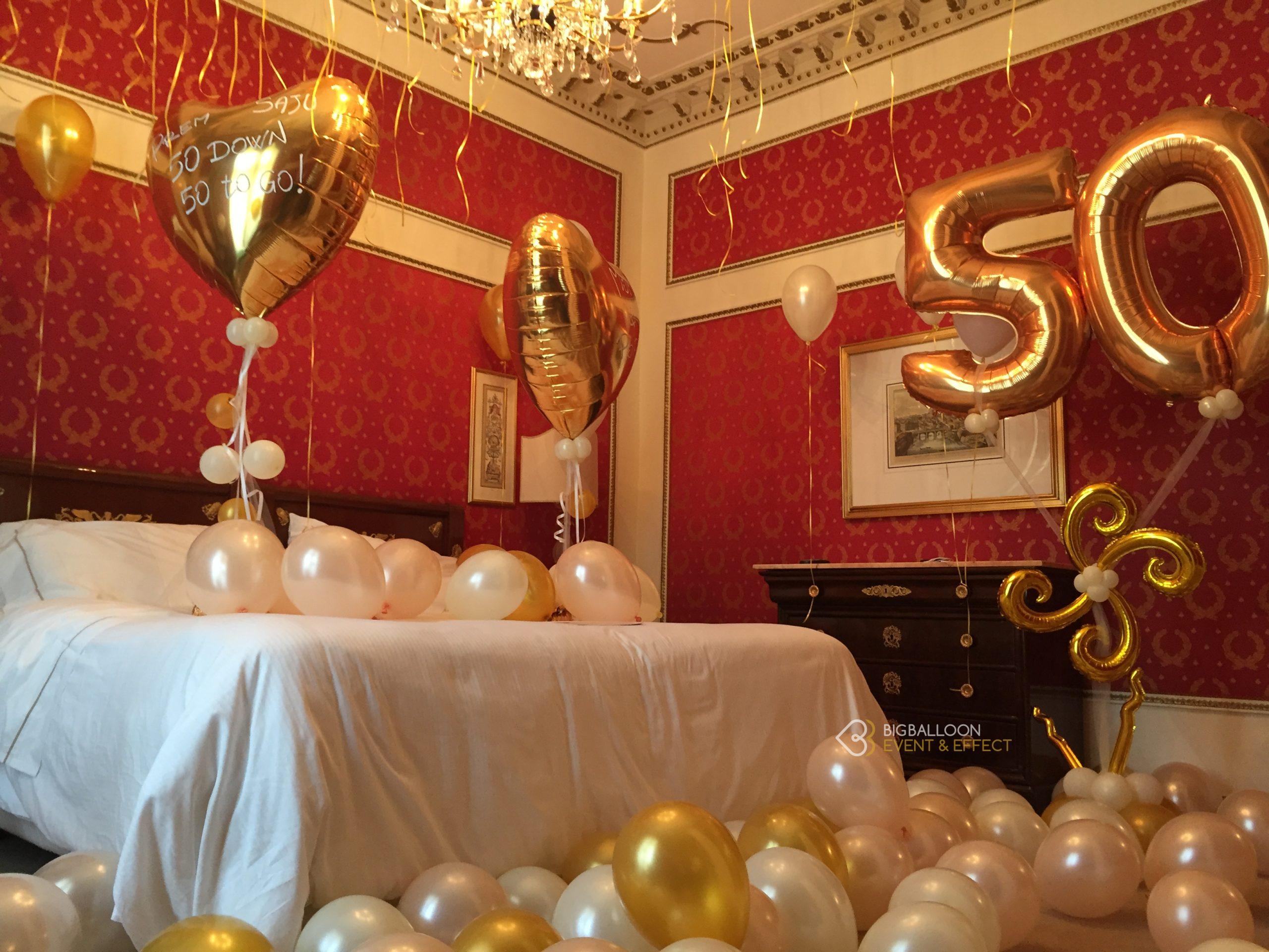 Camera hotel palloncini elio compleanno 50 anni